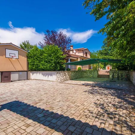 Brigita, A Beautiful Close To The Holiday home *